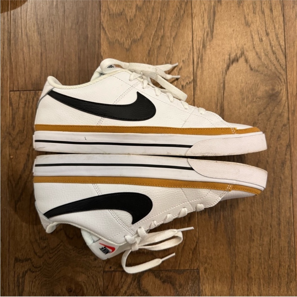Nike White and Black Sneakers with Brown Accent